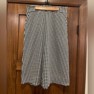 Cabi Houndstooth Skirt A-line style #4023 size 10
